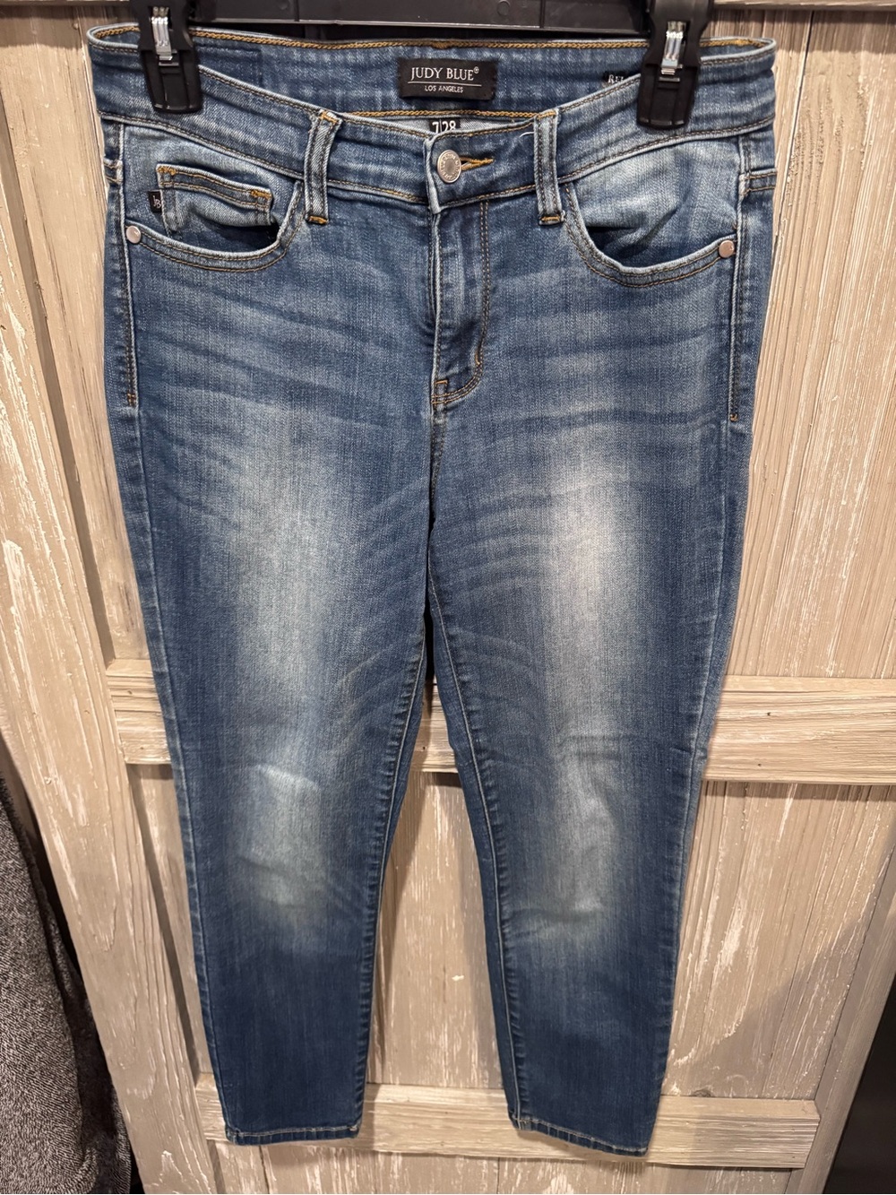 Judy Blue Faded Medium Blue Relaxed Fit Jeans